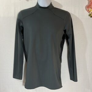 UNDER Armour small jersey, gray in good condition